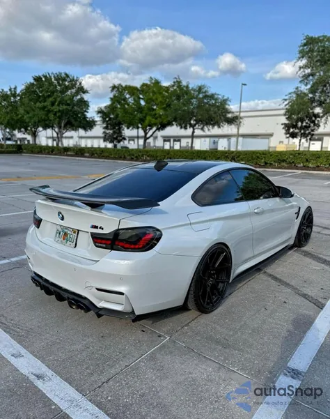 2015 BMW M4 z USA, uszkodzony, nr VIN WBS3R9C50FK332153